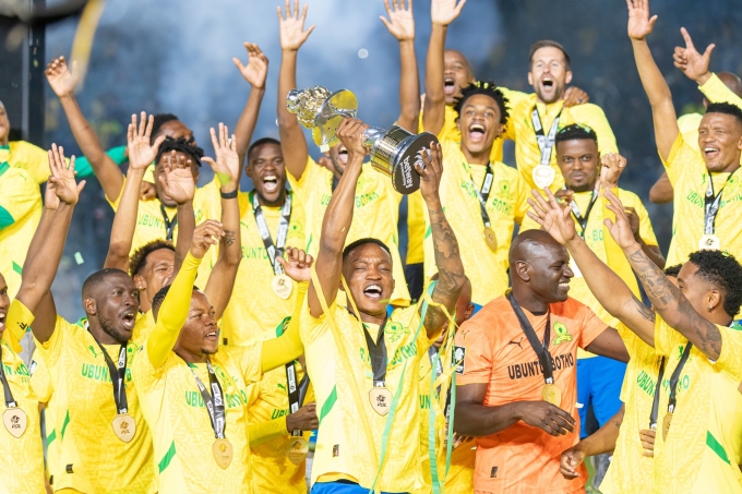 Cầu thủ Mamelodi Sundowns mừng vô địch Nam Phi mùa 2024-2025. Ảnh: Mamelodi Sundowns FC