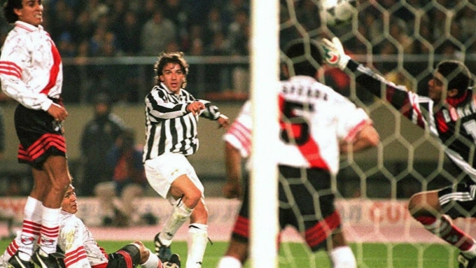 Del Piero ghi bàn giúp Juventus thắng River Plate trong trận tranh Intercontinental Cup 1996 tại Tokyo, Nhật Bản. Ảnh: AFP