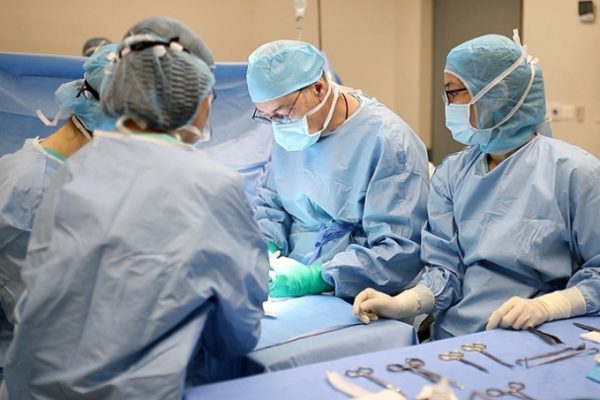 Ước mơ cầm micro hát dân ca của cậu bé dị tật tay