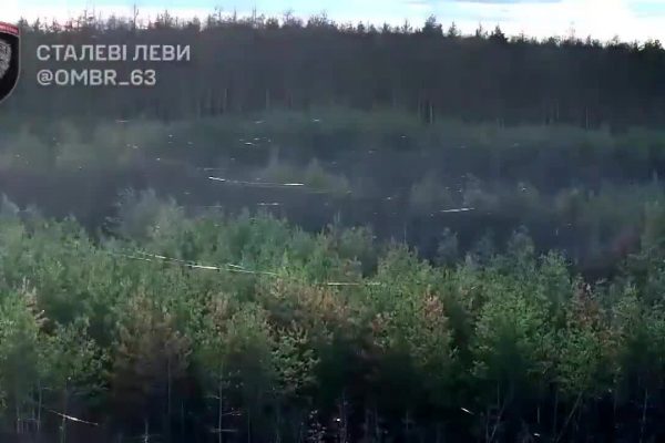 Drone cáp quang Ukraine: Tạo ‘lưới nhện’ trong rừng