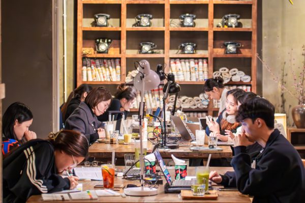 Gen Z: Quản lý tài chính hiệu quả với quy tắc 40-40-20