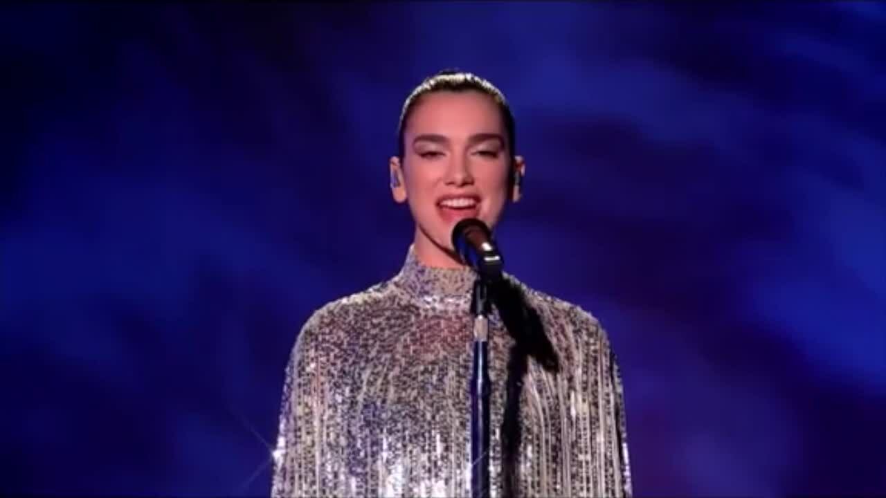 Dua Lipa hát Levitating
