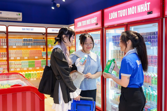 Người trẻ chọn dùng các sản phẩm của Vinamilk. Ảnh: Nguyên Phương