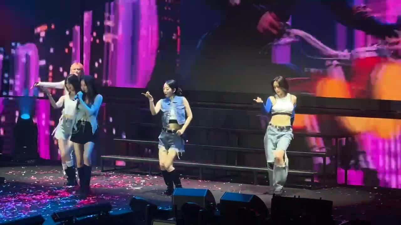 EXID khuấy động cùng fan sau 7 năm trở lại Việt Nam