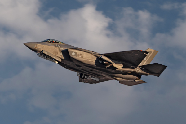 Mỹ có thể giảm 50% đơn hàng F-35: Điều gì đang xảy ra?