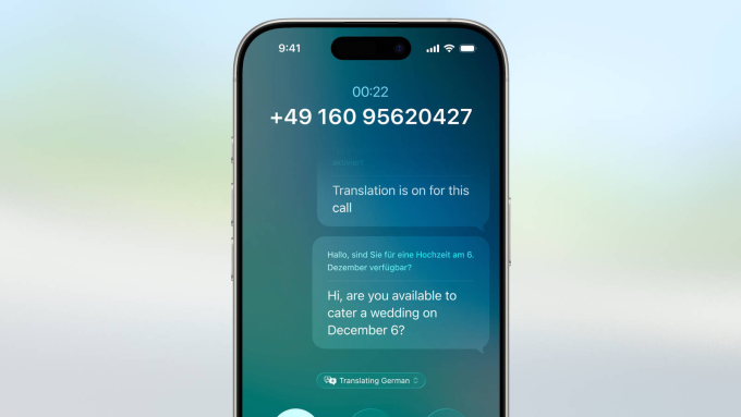 Giao diện cuộc gọi có phụ đề được dịch theo ngôn ngữ tùy chọn trên iPhone. Ảnh chụp màn hình