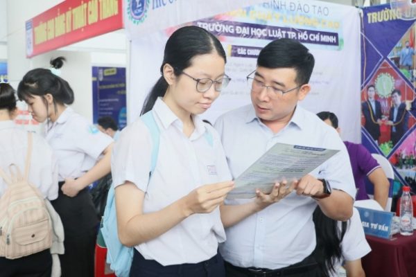 ĐH Luật TP HCM: Cộng điểm ưu tiên IELTS 5.5 khi xét tuyển