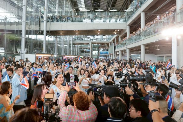 Opal Suchata: Hàng nghìn fan chào đón Hoa hậu Thế giới về nước