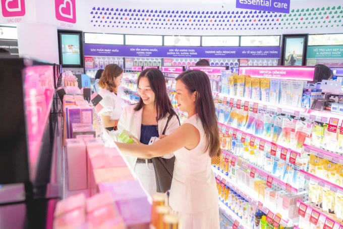 Khách hàng mua sắm tại Medicare Lotte Mart Phan Thiết. Ảnh: Medicare