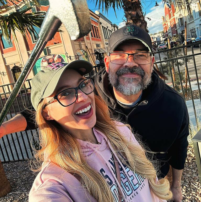 Aaron và Victoria Goodwin khi hạnh phúc. Ảnh: Instagram