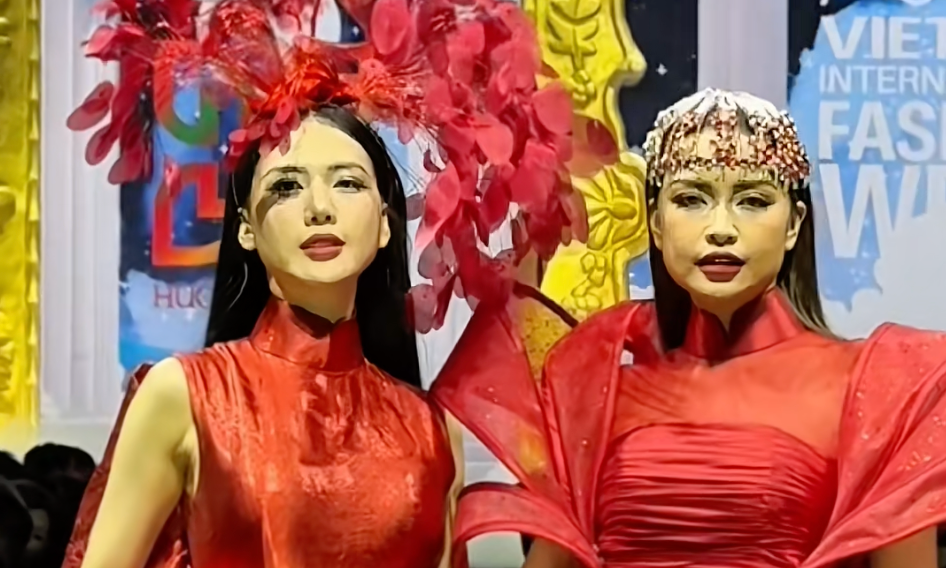 Hậu trường tập luyện và màn catwalk đôi của Bùi Quỳnh Hoa, Ngọc Châu