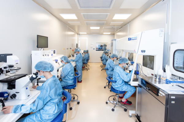 48 tuổi có con sau 9 năm hiếm muộn: Hành trình IVF thành công