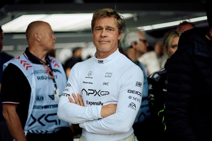 BRad Pitt trên phim trường F1. Ảnh: Warner Bros. Pictures