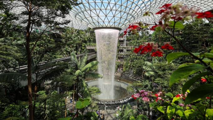 Bên trong sân bay Changi. Ảnh: WSJ