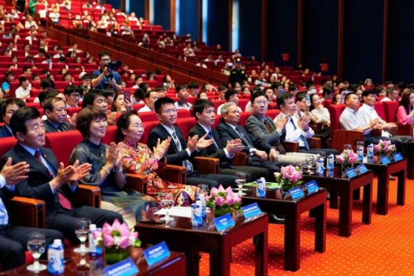 15 năm đồng hành cùng thế hệ trẻ Việt của IOE