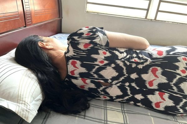 Tư thế ngủ tốt nhất cho người bị suy giãn tĩnh mạch