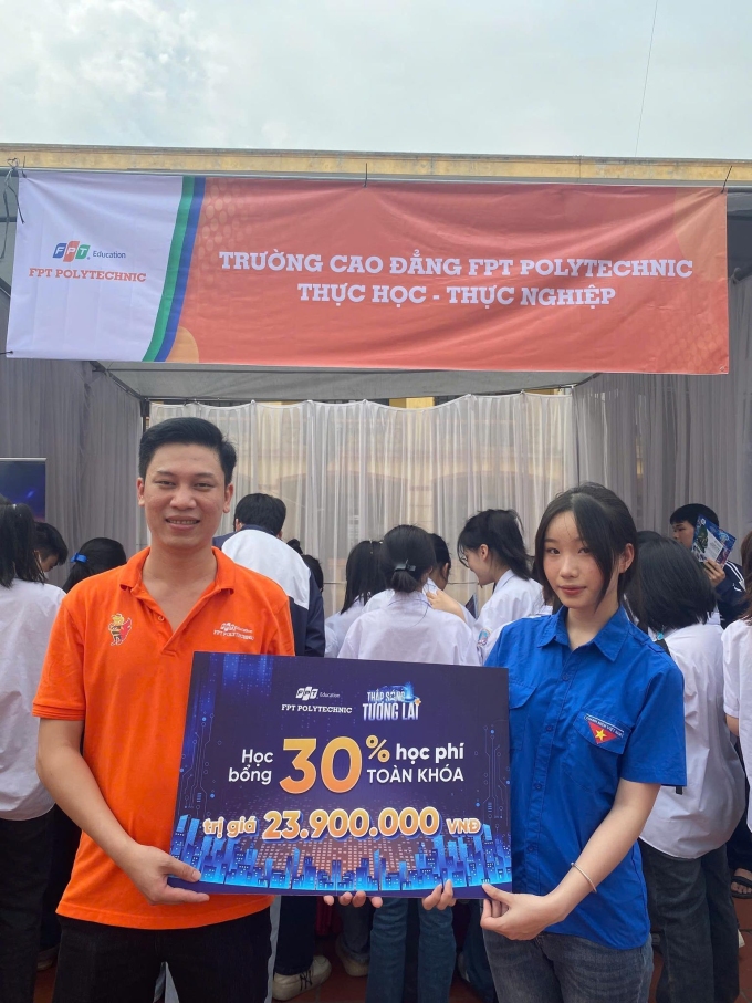Học sinh trường THPT Thọ Xuân (Hà Nội) giành học bổng 30% học phí toàn khoá trị giá 23,9 triệu đồng từ FPT Polytechnic Hà Nội. Ảnh: FPT Polytechnic