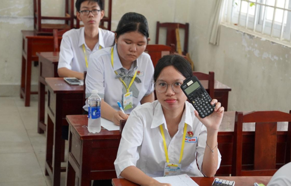 Casio fx-880BTG: Máy tính được phép thi THPT quốc gia