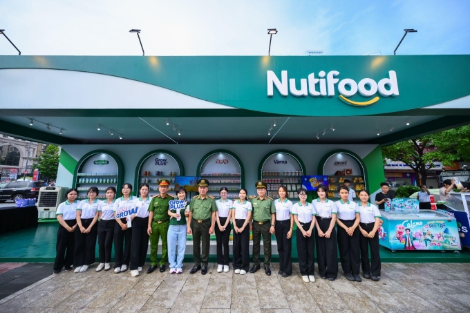 Khu vực trưng bày của nhà tài trợ Nutifood tại sự kiện Vinh quang Công an nhân dân Việt Nam. Ảnh: Nutifood