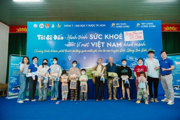 Long Châu & ĐH Y Dược TP HCM: Khám sức khỏe lưu động cộng đồng