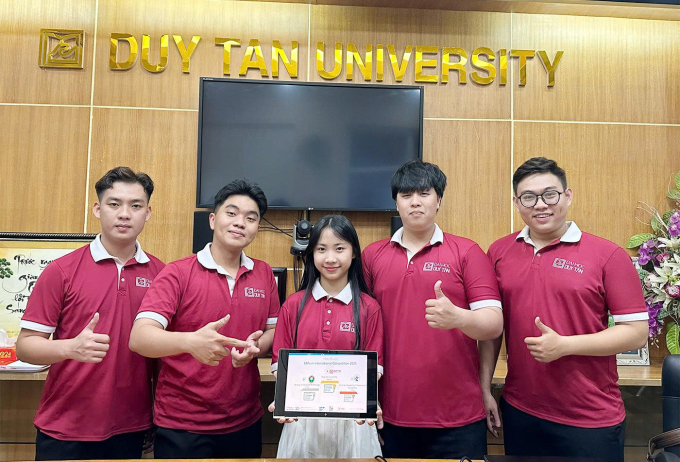 Đội Dongry Corporation (Đại học Duy Tân) giành giải vô địch. Ảnh: DTU