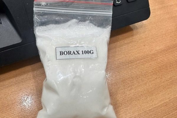 Ngộ độc hàn the ở trẻ em: Bé gái uống nhầm dung dịch