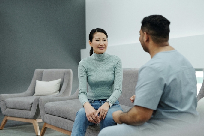 Người dân nên chủ động trang bị kiến thức tiêm ngừa phế cầu khuẩn và tham khảo ý kiến bác sĩ. Ảnh: Pexels