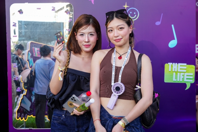 Người dùng nhận thẻ vật lý sau vài ngày và có thể tận hưởng ưu đãi online ngay sau khi đăng ký trên ứng dụng. Ảnh: TPBank