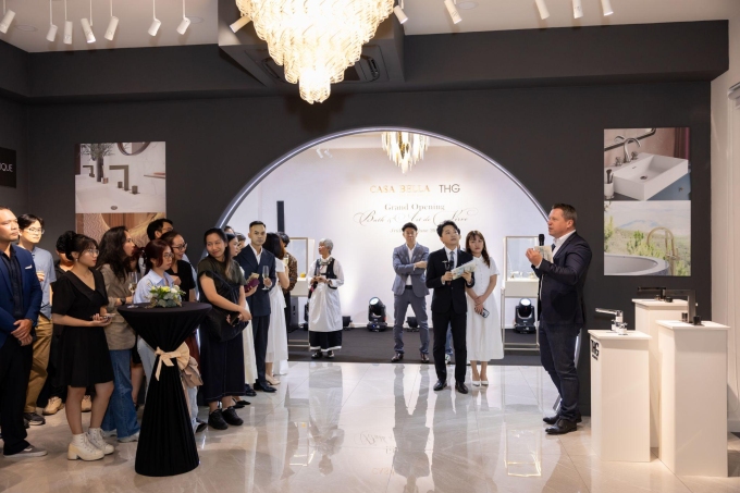 THG Paris Boutique trưng bày các bộ sưu tập vòi rửa, phụ kiện, thiết bị phòng tắm của thương hiệu THG Paris. Ảnh: Casa Bella