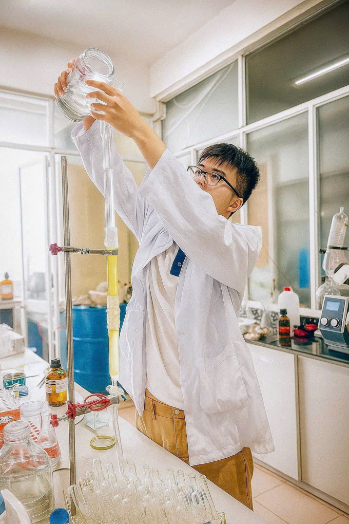 Thanh Nhật đam mê ứng dụng nghiên cứu khoa học vào thực tế. Ảnh: Nhân vật cung cấp
