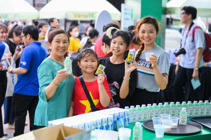Nutifood cung cấp sản phẩm........ cho người tham gia sự kiện..............