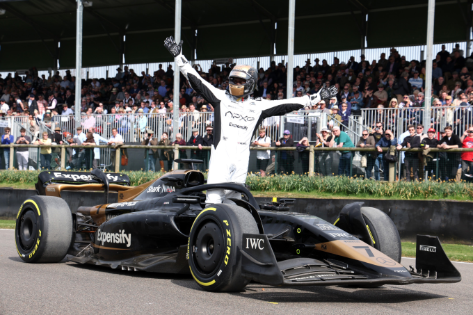 Màn trình diễn tốc độ được thực hiện tại Goodwood Members’ Meeting với sự chứng kiến của các vị khách mời. Ảnh: IWC Schaffhausen
