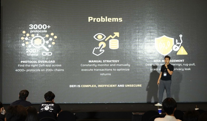 Đại diện nhóm phát triển ClinkAI thuyết trình tại chung kết PitchFest 2025. Ảnh: Giang Huy