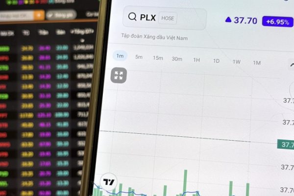 Cổ phiếu dầu khí: Vượt sóng thị trường