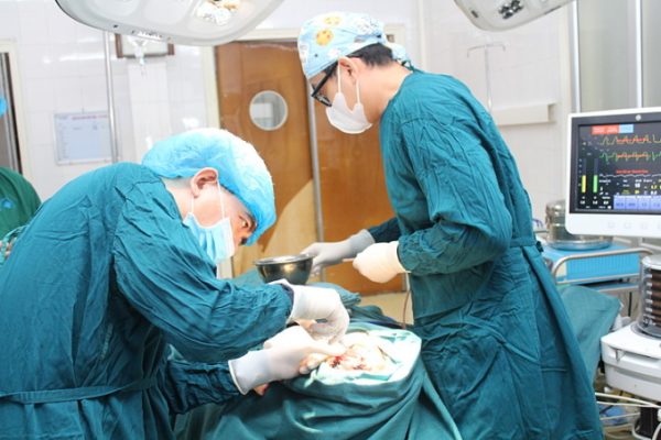 Giòi làm tổ trong má người đàn ông: Cảnh báo bệnh lạ