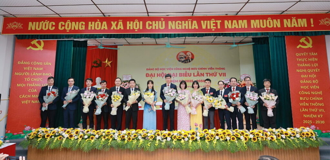 Ban chấp hành Đảng bộ Học viện Công nghệ Bưu chính Viễn thông, nhiệm kỳ 2025-2030 ra mắt. Ảnh: PTIT