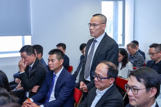 Giáo sư Nguyễn Văn Tâm phát biểu trong cuộc gặp và làm việc với Thủ tướng Phạm Minh Chính ở Paris, ngày 10/6. Ảnh: Baochinhphu