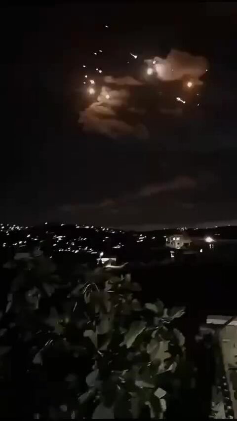 Iran phát cảnh báo, kêu gọi người dân Tel Aviv và Haifa sơ tán