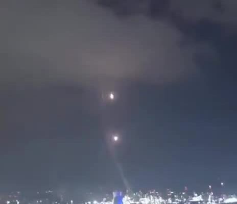Không kích Iran: Xe cháy, nhà hư hại ở Israel