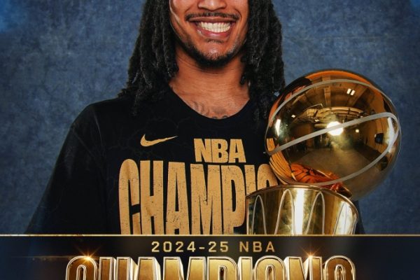 NBA: Cầu thủ gốc Việt đầu tiên vô địch giải bóng rổ Mỹ
