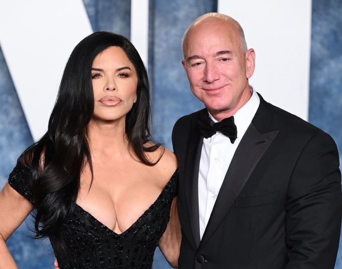 Cựu phát thanh viên Lauren Sánchez và doanh nhân Jeff Bezos tại tiệc hậu Oscar năm 2023. Ảnh: WireImage