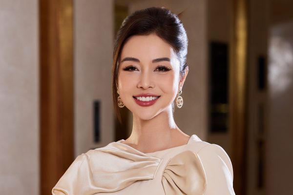 Jennifer Phạm: Bí quyết nhan sắc tuổi 40 khiến fan hâm mộ