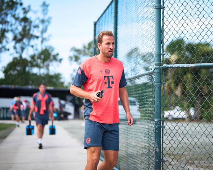 Harry Kane trước buổi tập của Bayern Munich ngày 19/6. Ảnh: FC Bayern