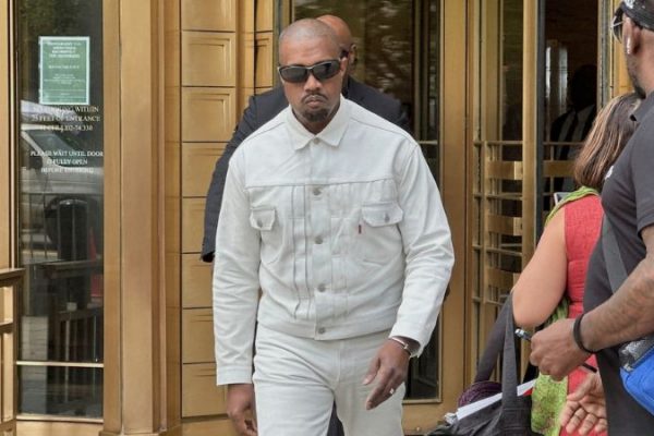 Kanye West ủng hộ Diddy tại tòa: Tin tức Showbiz