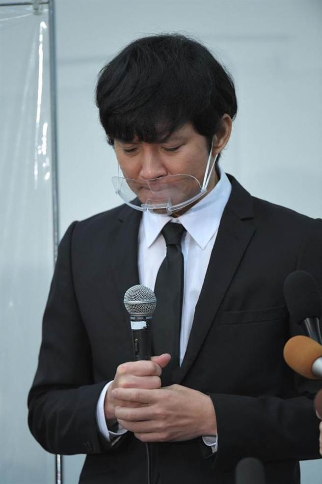 Ken Watabe xin lỗi vì scandal, năm 2020. Ảnh: Yahoo