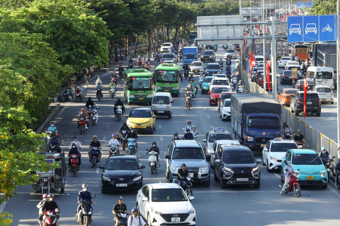 Phương tiện giao thông tại nút giao Pháp Vân - Bến xe Nước Ngầm (Hà Nội). Ảnh: Phạm Chiểu