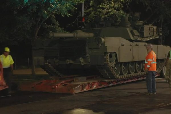Duyệt binh Washington: Xe tăng, thiết giáp Mỹ phô diễn sức mạnh