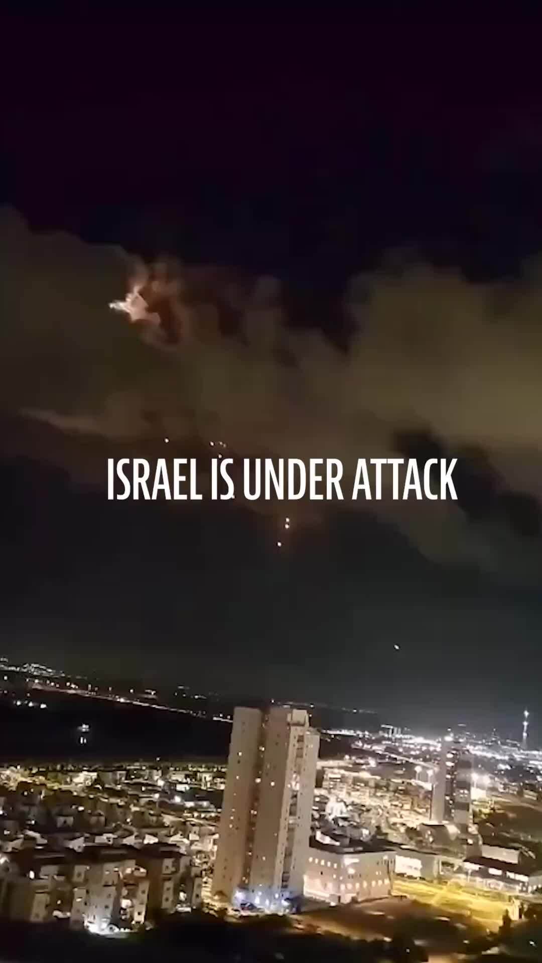 Khoảnh khắc tên lửa Iran xuyên thủng lưới phòng không Israel