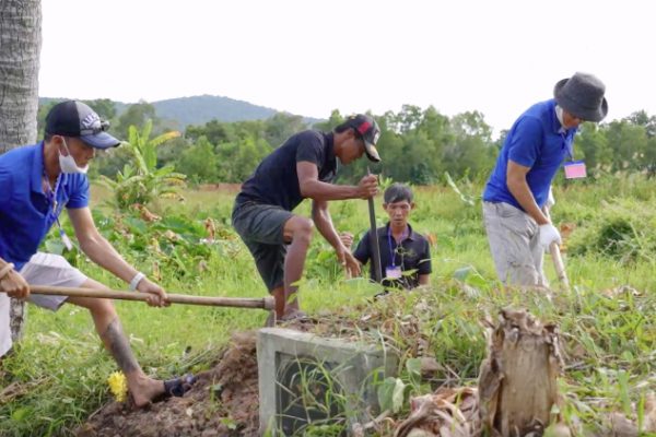 Di dời mộ giả trên đất thi hành án: Phút cân não