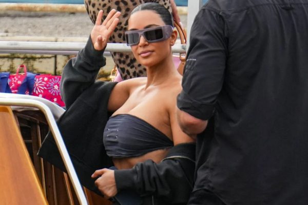 Nhà Kardashian dự đám cưới tỷ phú Jeff Bezos: Tin tức giải trí
